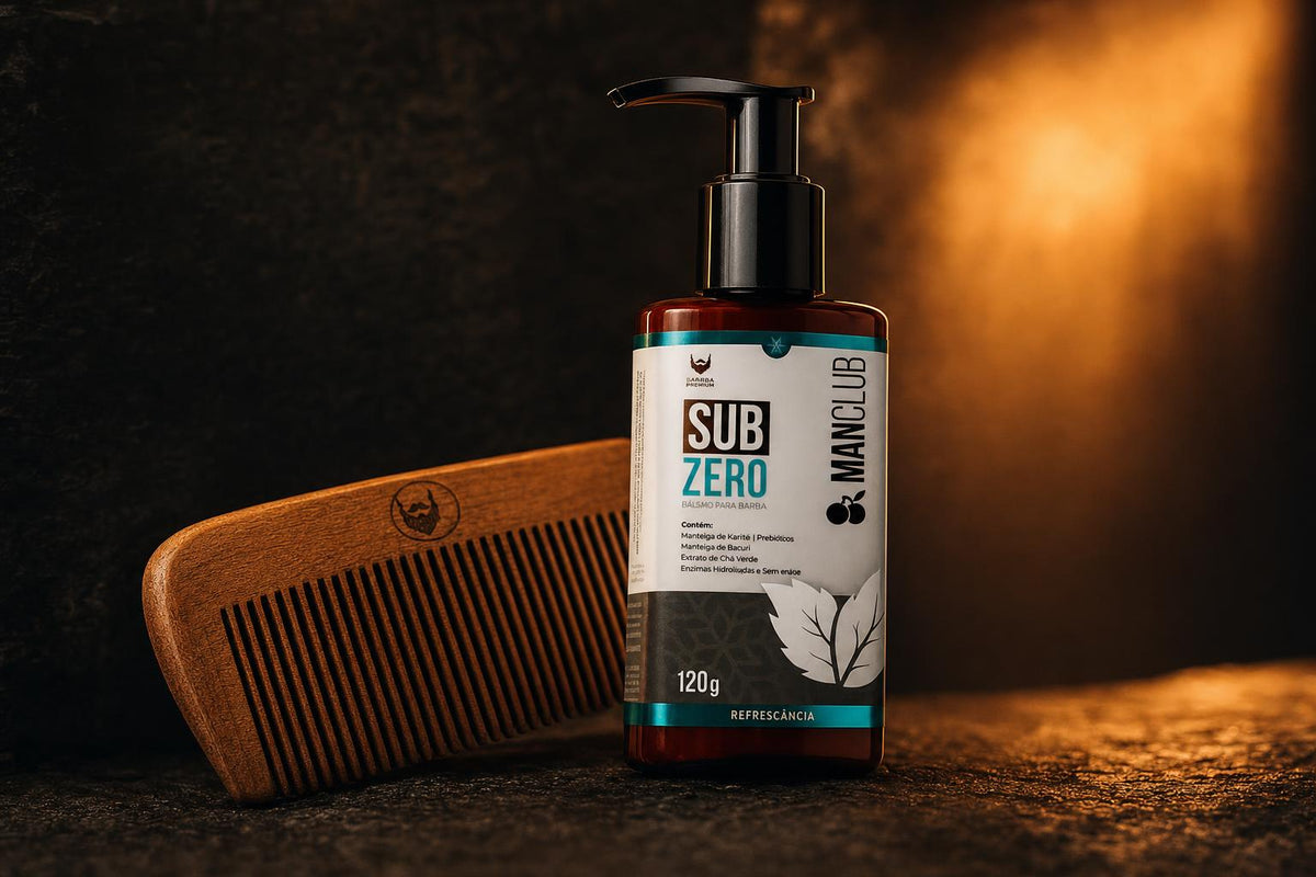 Balm SubZero da ManClub e pente de madeira em superfície escura