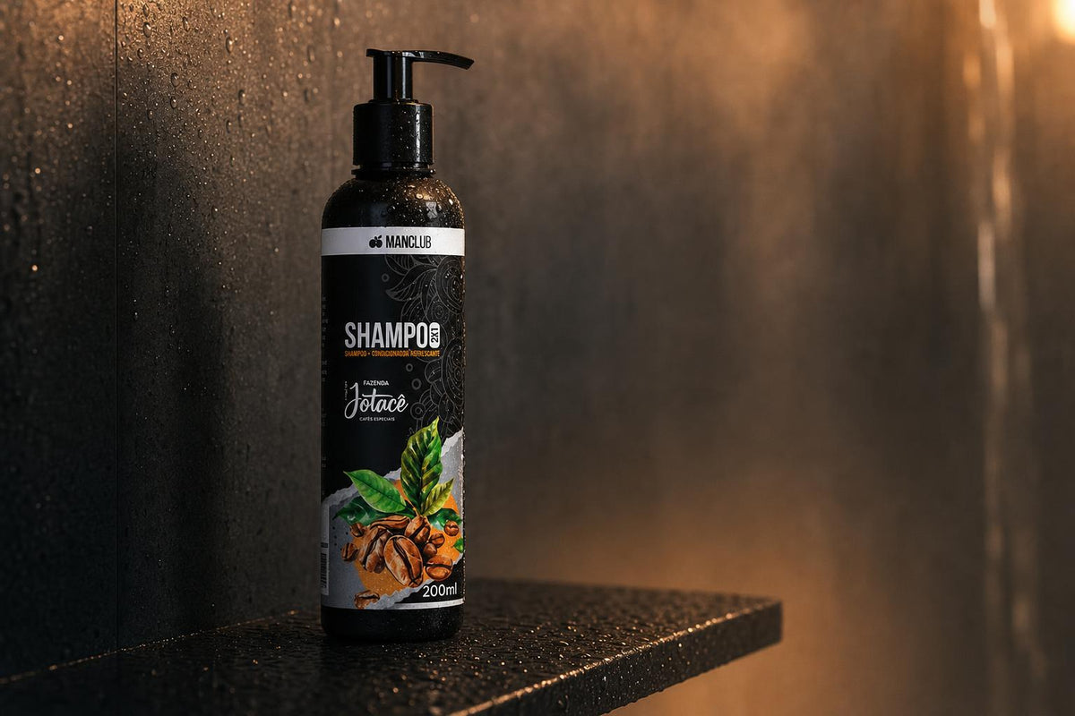 Como cuidar do cabelo masculino: Shampoo 2 em 1 da ManClub em prateleira de banho